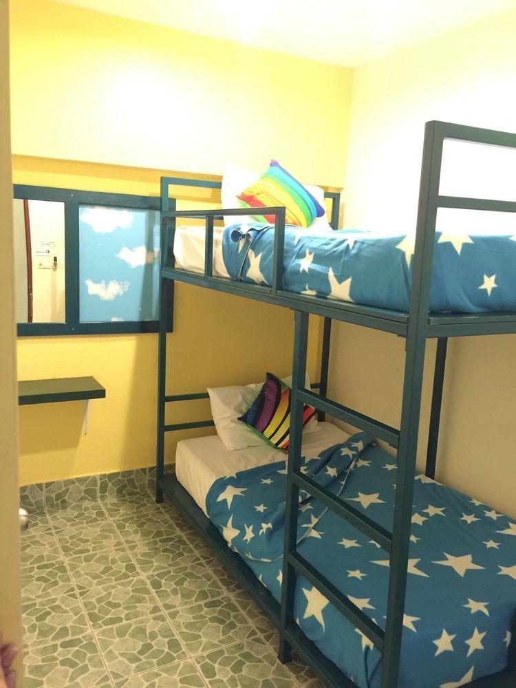 Tid Tarad Hostel Hua Hin Bagian luar foto