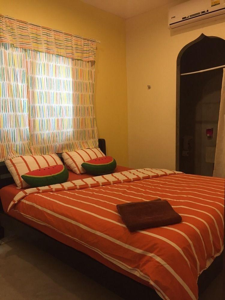 Tid Tarad Hostel Hua Hin Bagian luar foto